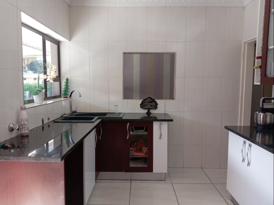 3 Bedroom Property for Sale in Edenvale Central Gauteng