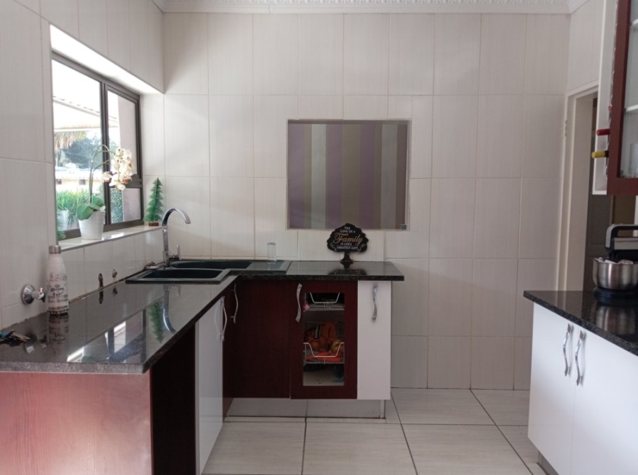 3 Bedroom Property for Sale in Edenvale Central Gauteng