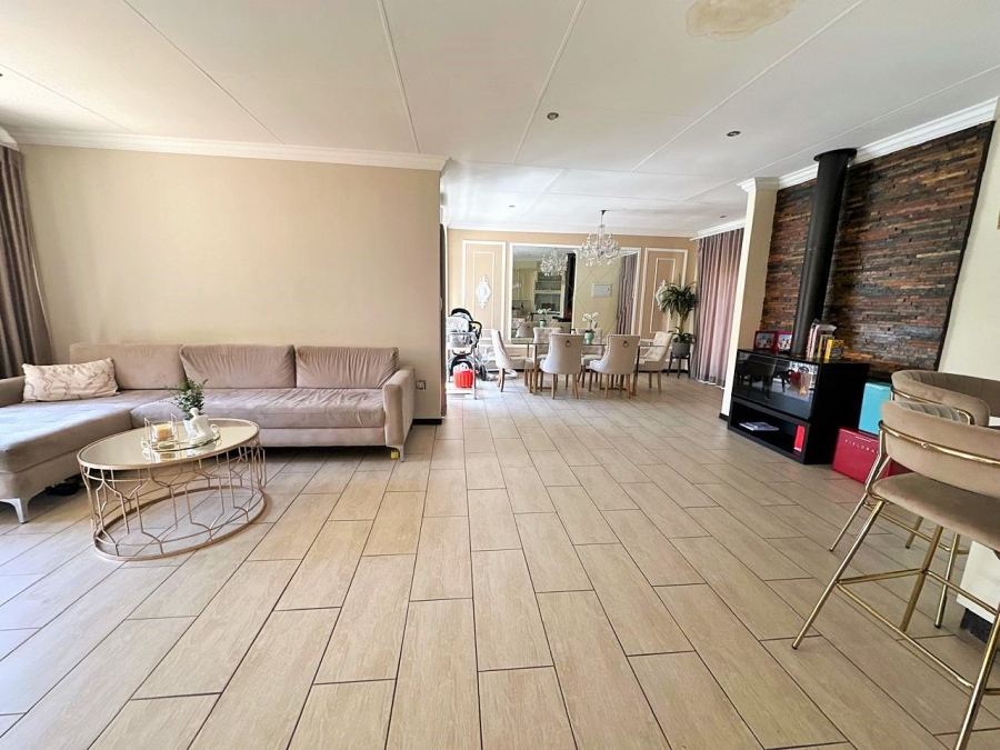 2 Bedroom Property for Sale in Eco Park Gauteng