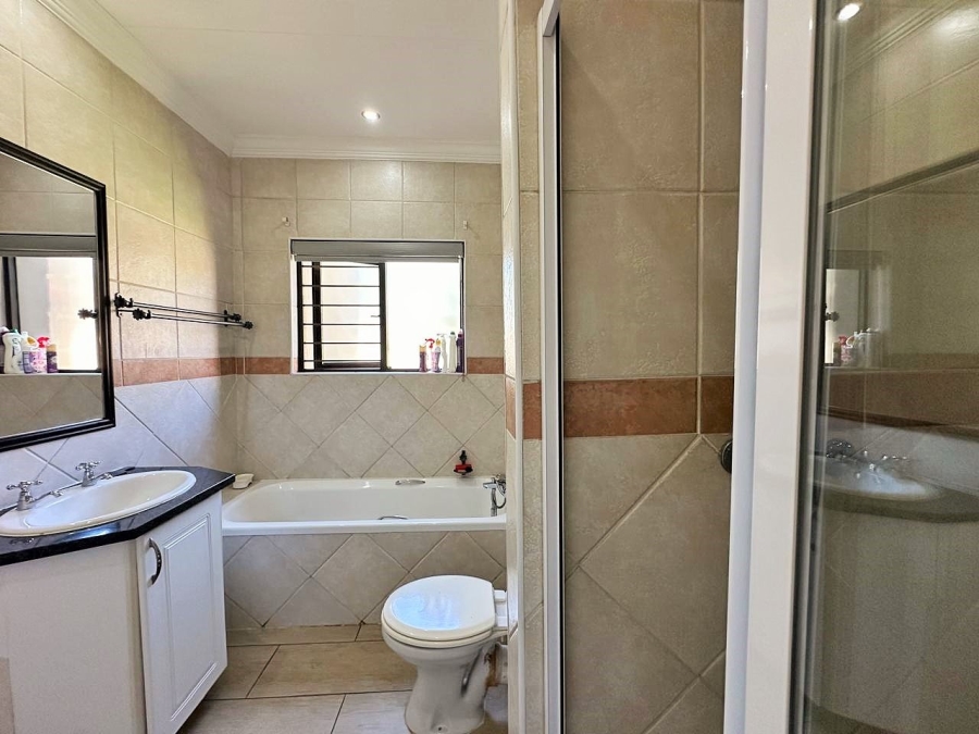 2 Bedroom Property for Sale in Eco Park Gauteng
