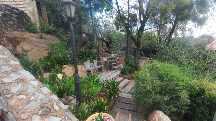 To Let 1 Bedroom Property for Rent in Glenvista Gauteng