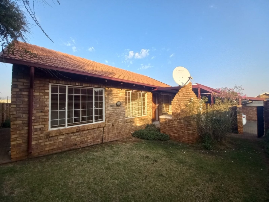 To Let 2 Bedroom Property for Rent in Highveld Gauteng
