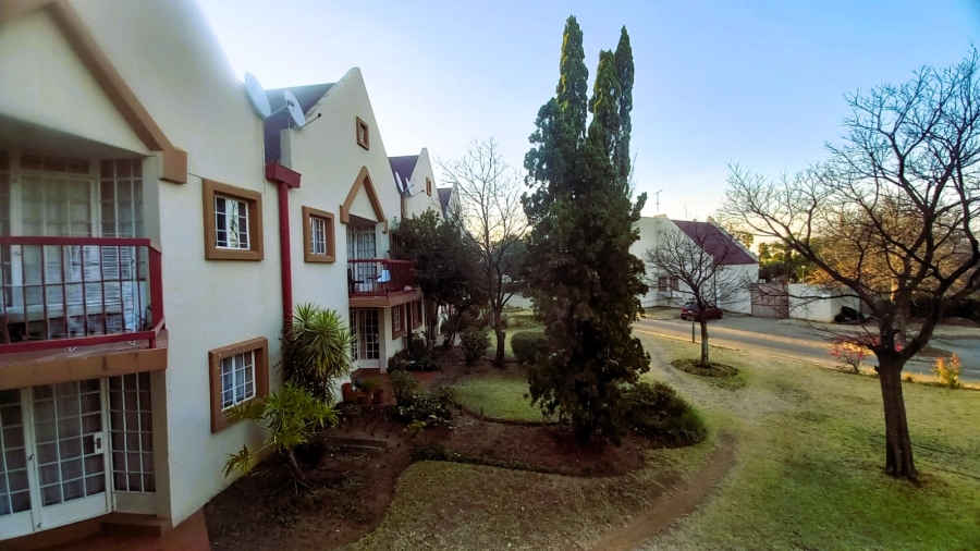To Let 2 Bedroom Property for Rent in Noordwyk Gauteng
