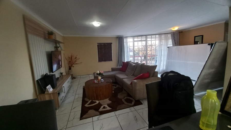 To Let 2 Bedroom Property for Rent in Noordwyk Gauteng
