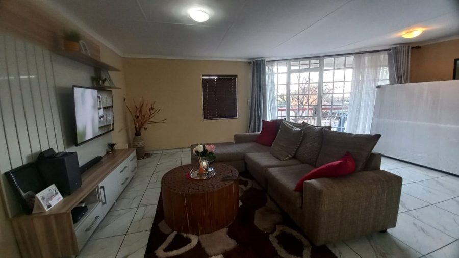 To Let 2 Bedroom Property for Rent in Noordwyk Gauteng