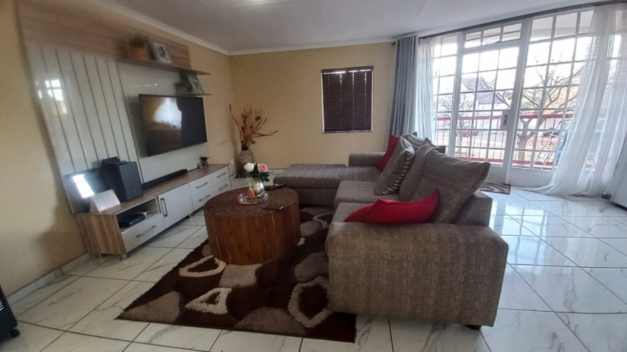To Let 2 Bedroom Property for Rent in Noordwyk Gauteng
