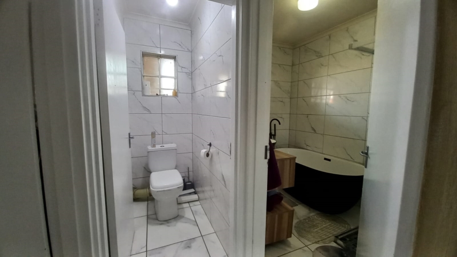To Let 2 Bedroom Property for Rent in Noordwyk Gauteng