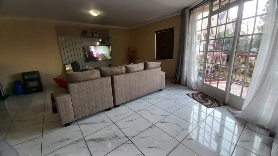 To Let 2 Bedroom Property for Rent in Noordwyk Gauteng
