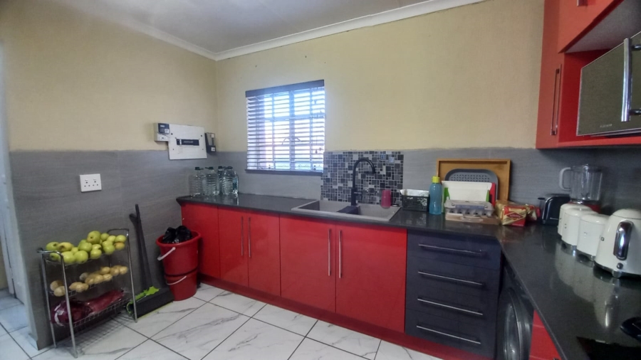 To Let 2 Bedroom Property for Rent in Noordwyk Gauteng