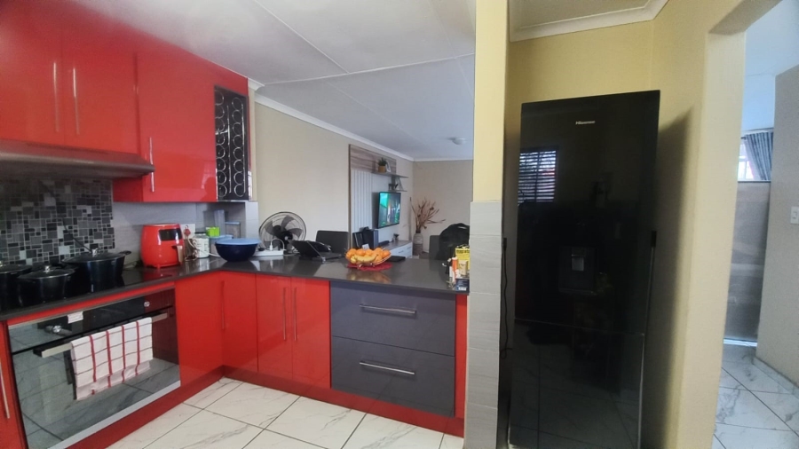 To Let 2 Bedroom Property for Rent in Noordwyk Gauteng