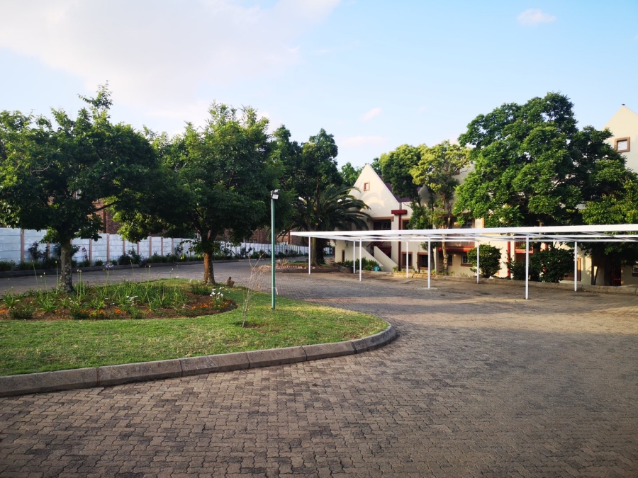 To Let 2 Bedroom Property for Rent in Noordwyk Gauteng