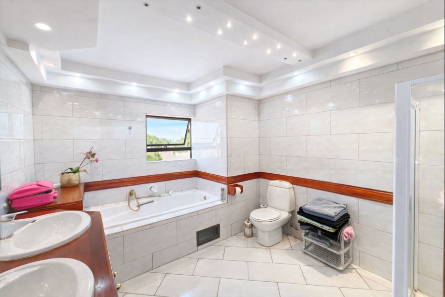 9 Bedroom Property for Sale in Mooikloof Equestrian Estate Gauteng