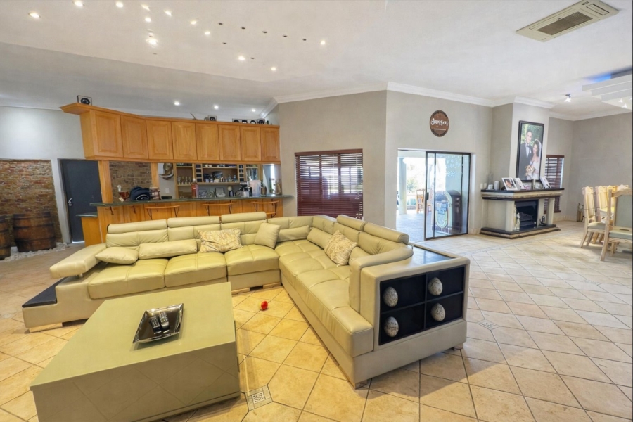 9 Bedroom Property for Sale in Mooikloof Equestrian Estate Gauteng