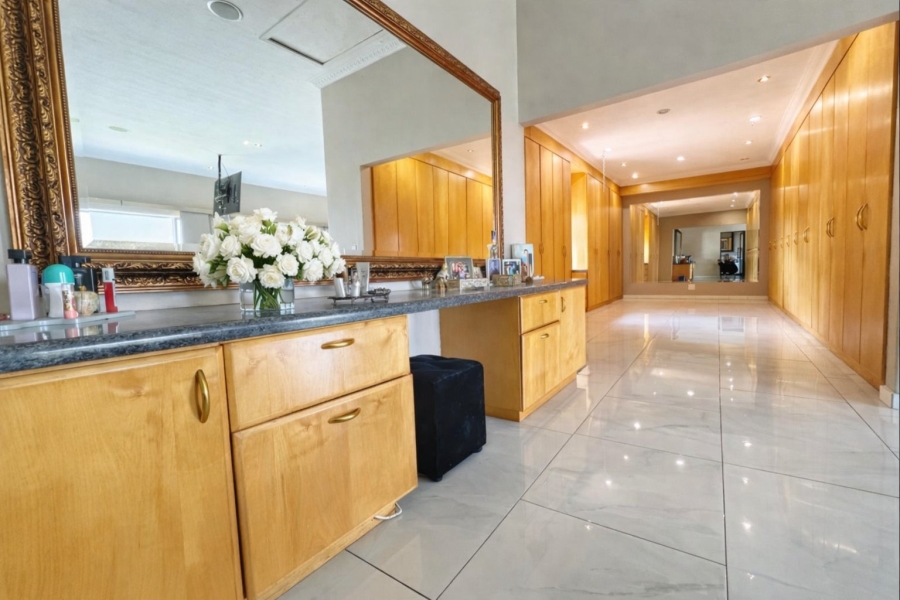 9 Bedroom Property for Sale in Mooikloof Equestrian Estate Gauteng