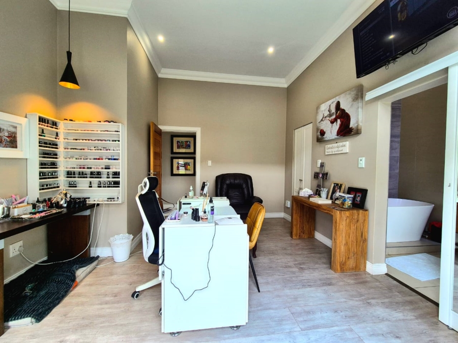 4 Bedroom Property for Sale in Midstream Ridge Gauteng