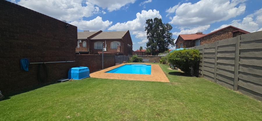 3 Bedroom Property for Sale in Brackenhurst Gauteng