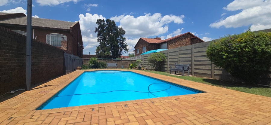 3 Bedroom Property for Sale in Brackenhurst Gauteng