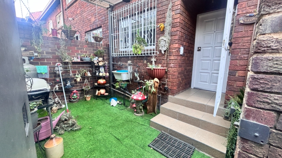 3 Bedroom Property for Sale in Brackenhurst Gauteng