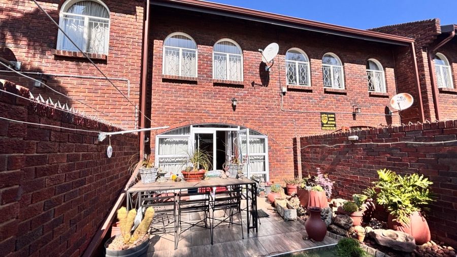 3 Bedroom Property for Sale in Brackenhurst Gauteng