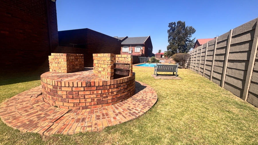 3 Bedroom Property for Sale in Brackenhurst Gauteng