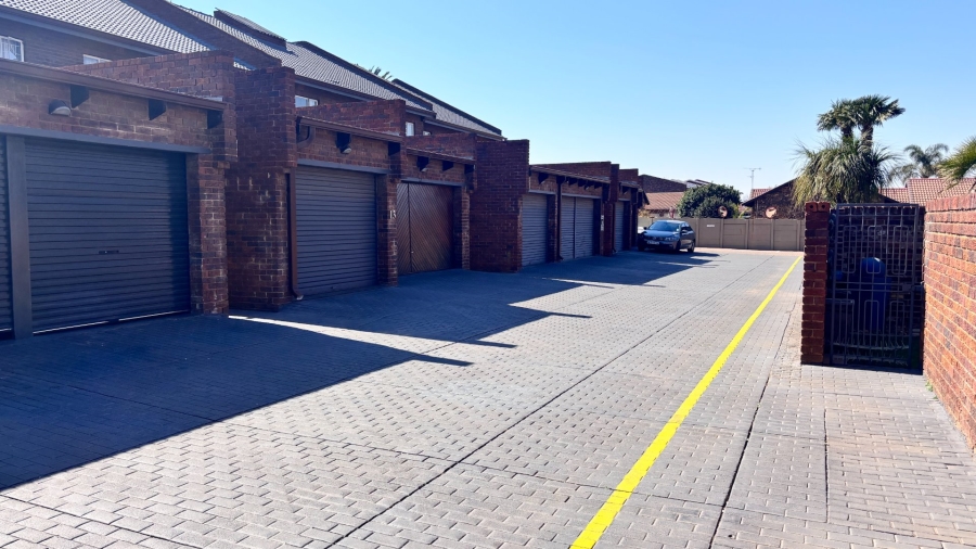 3 Bedroom Property for Sale in Brackenhurst Gauteng