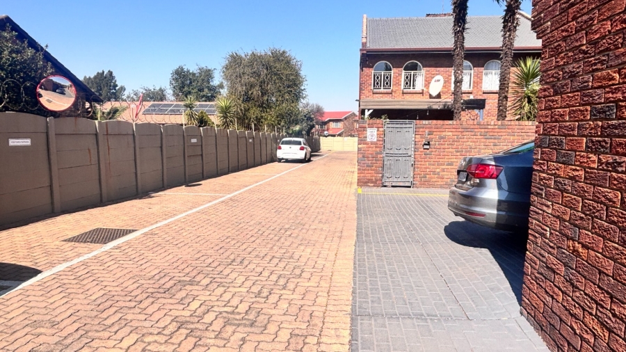 3 Bedroom Property for Sale in Brackenhurst Gauteng