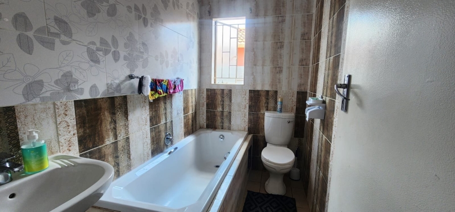 3 Bedroom Property for Sale in Sky City Gauteng