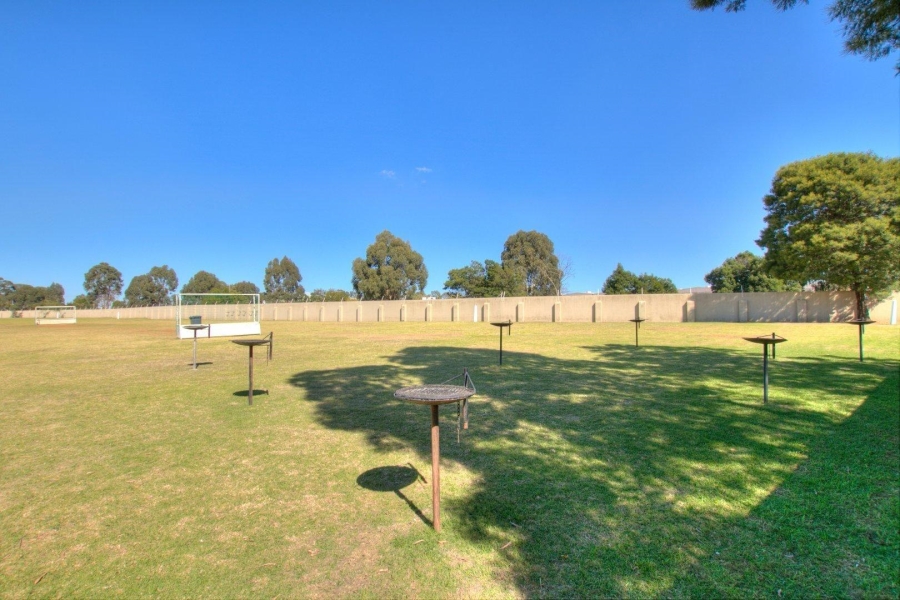 To Let 2 Bedroom Property for Rent in Ormonde Gauteng