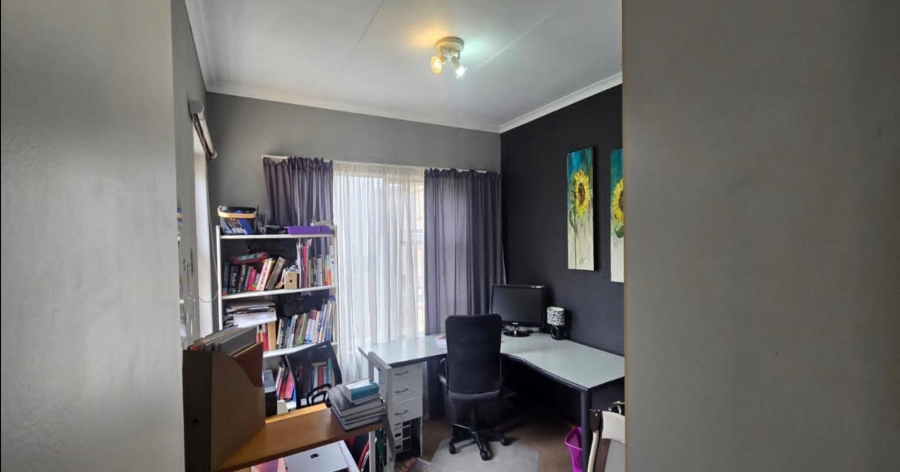 3 Bedroom Property for Sale in Glen Marais Gauteng