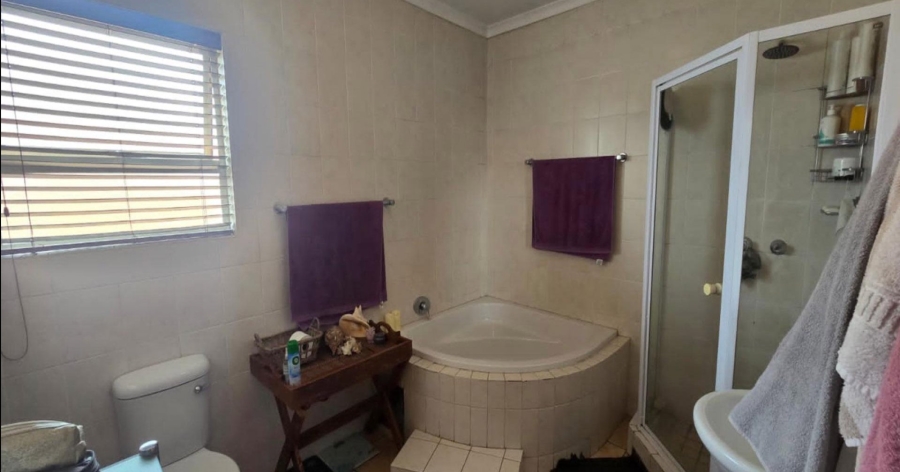 3 Bedroom Property for Sale in Glen Marais Gauteng