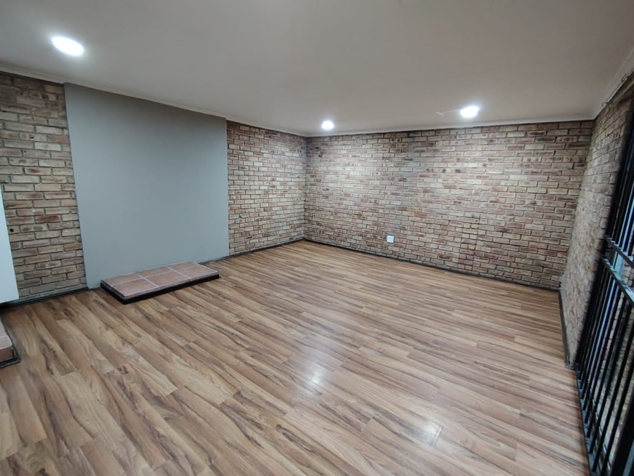 3 Bedroom Property for Sale in Heuwelsig Estate Gauteng