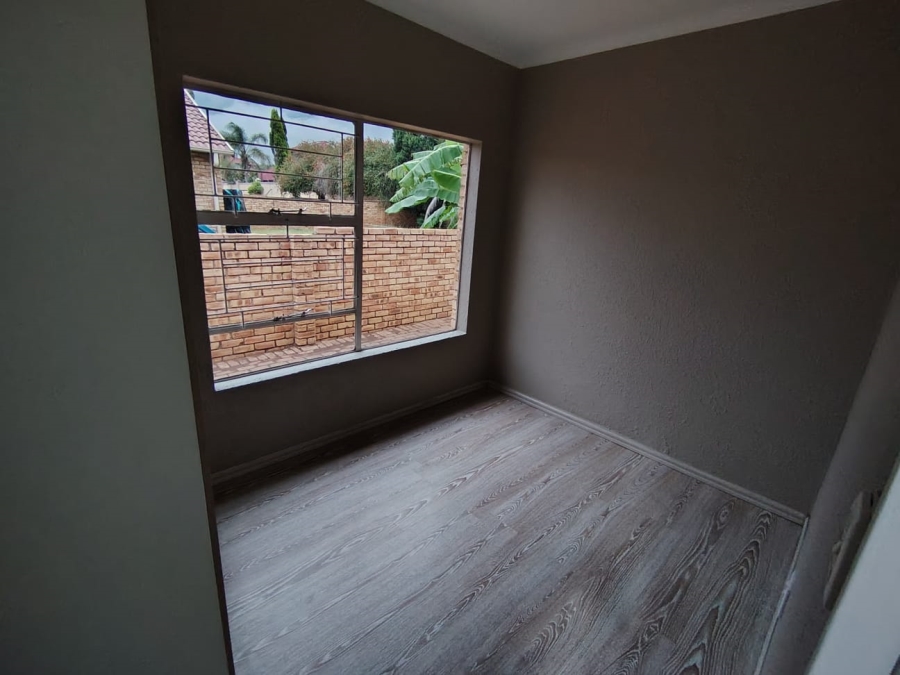 3 Bedroom Property for Sale in Heuwelsig Estate Gauteng