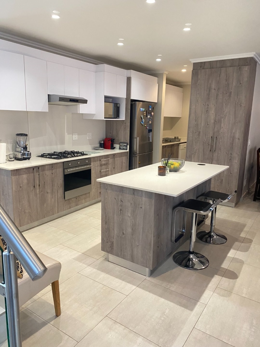 To Let 4 Bedroom Property for Rent in Bryanston Gauteng