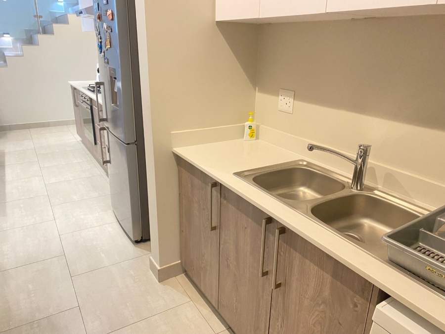 To Let 4 Bedroom Property for Rent in Bryanston Gauteng