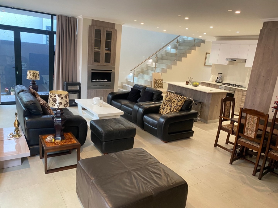 To Let 4 Bedroom Property for Rent in Bryanston Gauteng