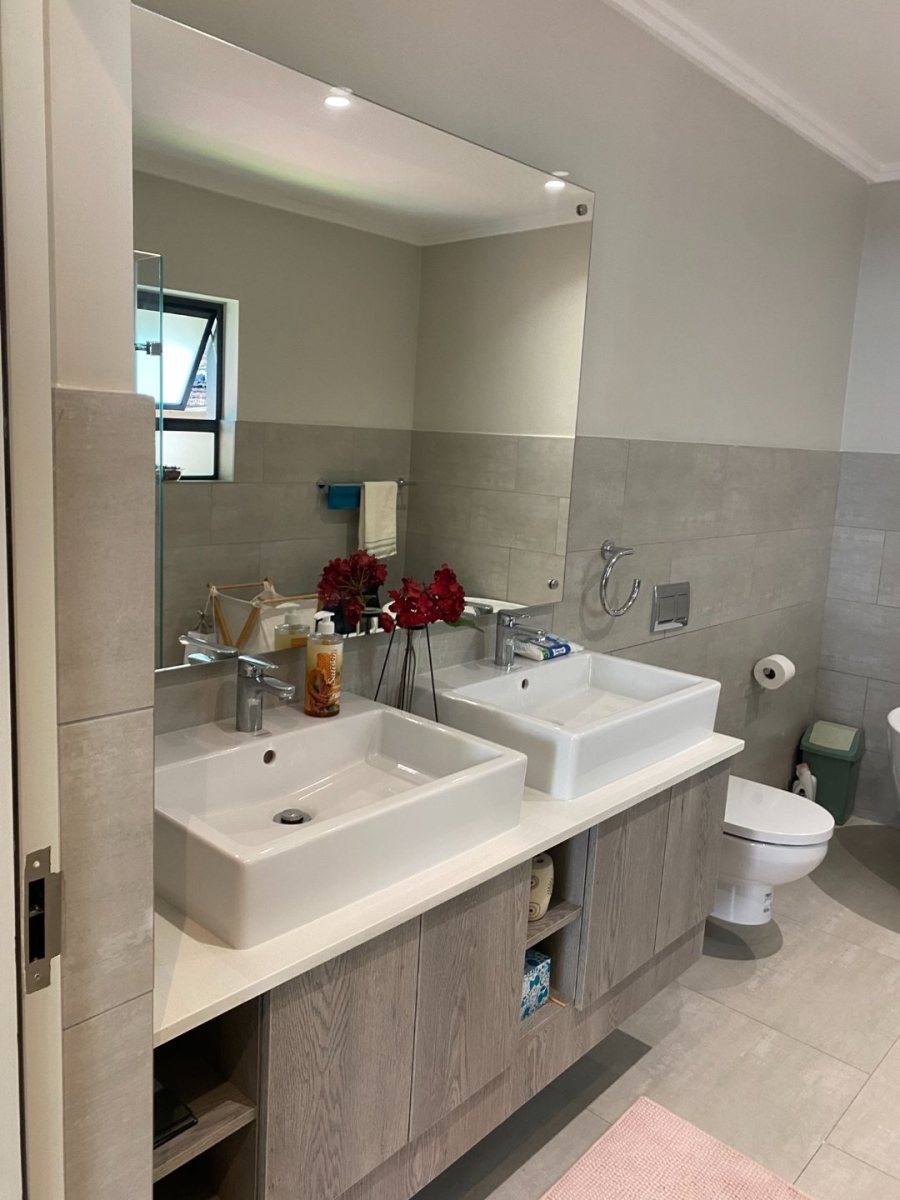 To Let 4 Bedroom Property for Rent in Bryanston Gauteng