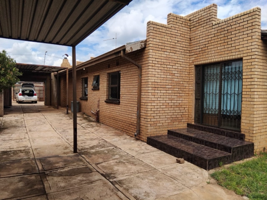 To Let 3 Bedroom Property for Rent in Protea South Gauteng