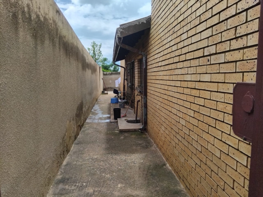 To Let 3 Bedroom Property for Rent in Protea South Gauteng