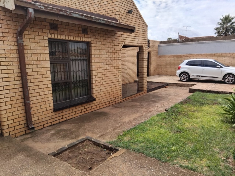 To Let 3 Bedroom Property for Rent in Protea South Gauteng