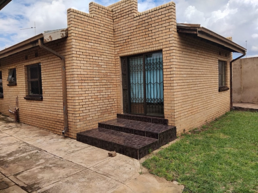 To Let 3 Bedroom Property for Rent in Protea South Gauteng
