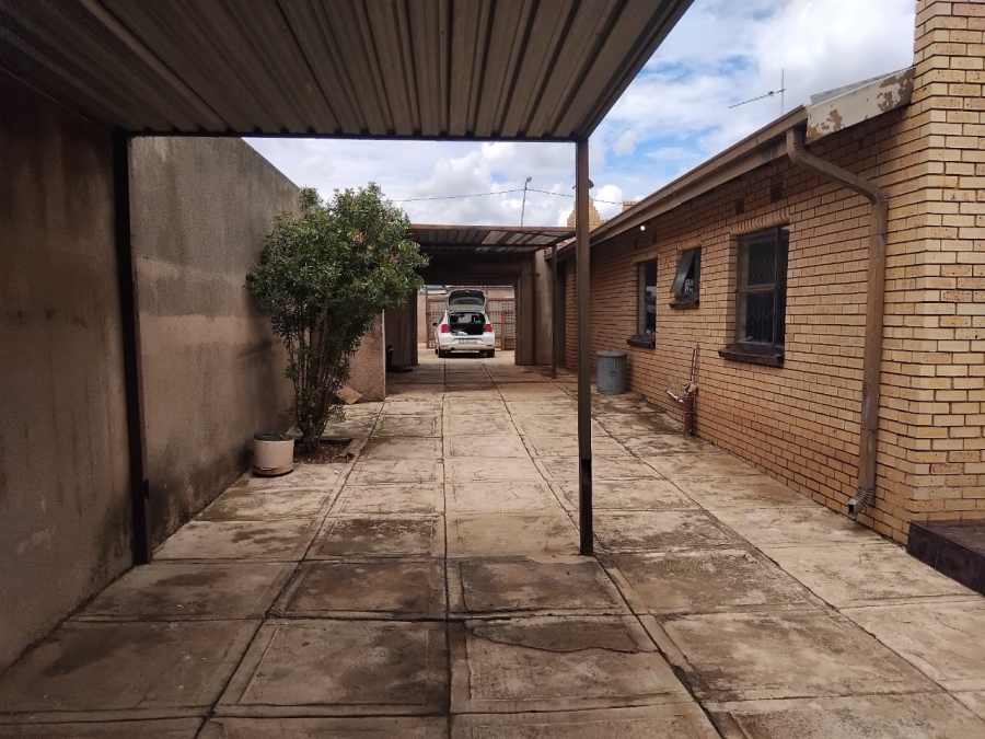 To Let 3 Bedroom Property for Rent in Protea South Gauteng