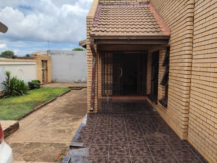 To Let 3 Bedroom Property for Rent in Protea South Gauteng