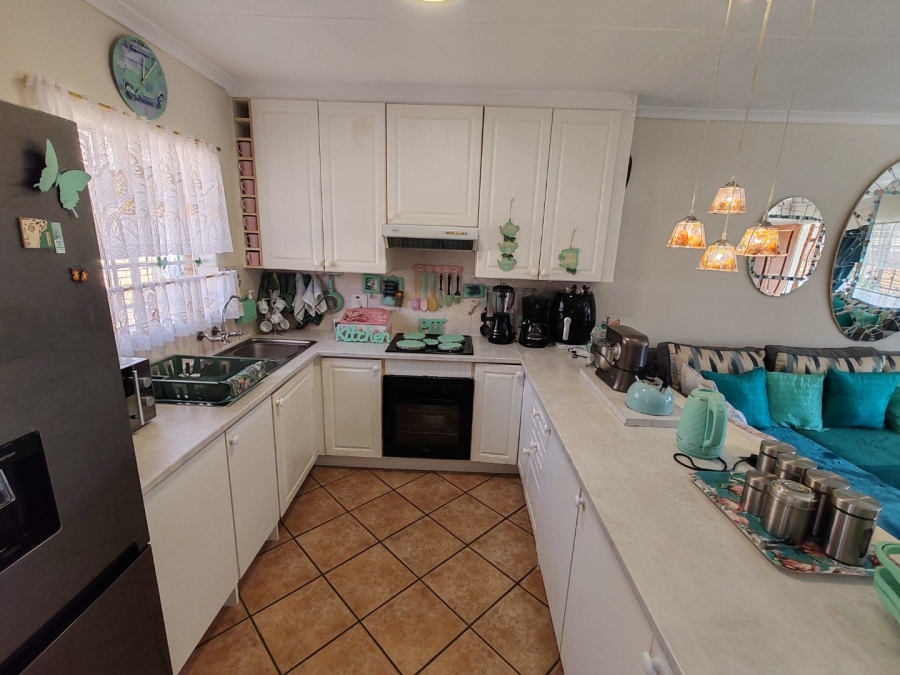 2 Bedroom Property for Sale in Magalieskruin Gauteng