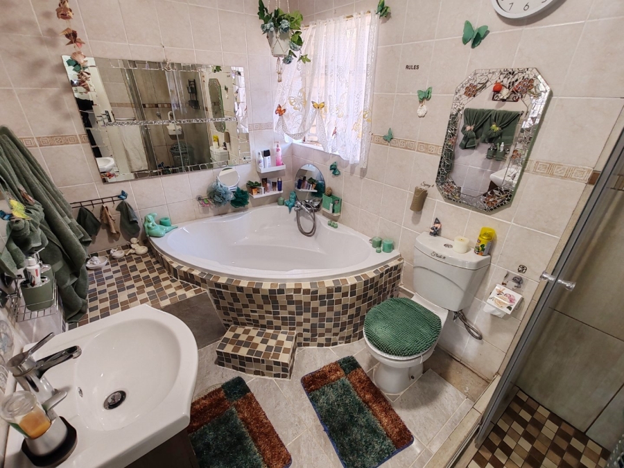 2 Bedroom Property for Sale in Magalieskruin Gauteng