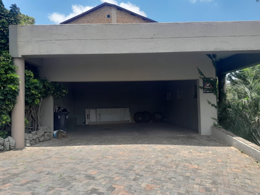 4 Bedroom Property for Sale in Kloofendal Gauteng