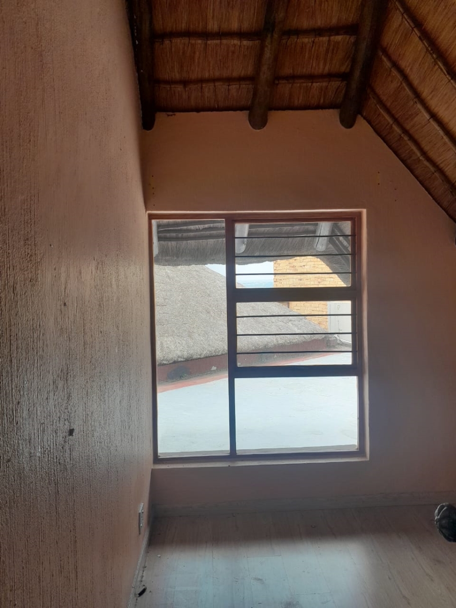 4 Bedroom Property for Sale in Kloofendal Gauteng