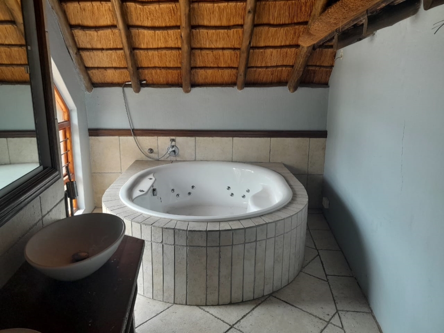 4 Bedroom Property for Sale in Kloofendal Gauteng
