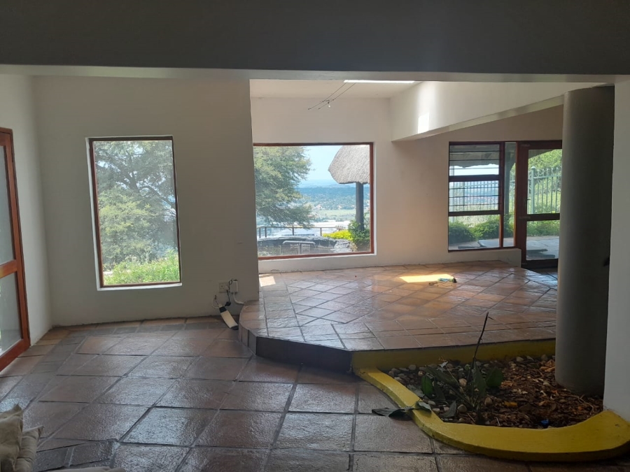 4 Bedroom Property for Sale in Kloofendal Gauteng