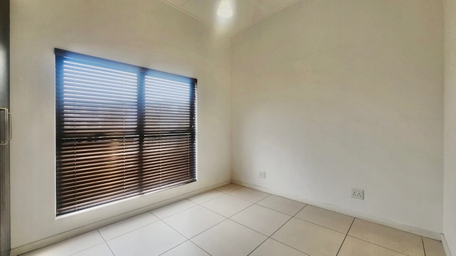 To Let 1 Bedroom Property for Rent in Helderfontein Estate Gauteng