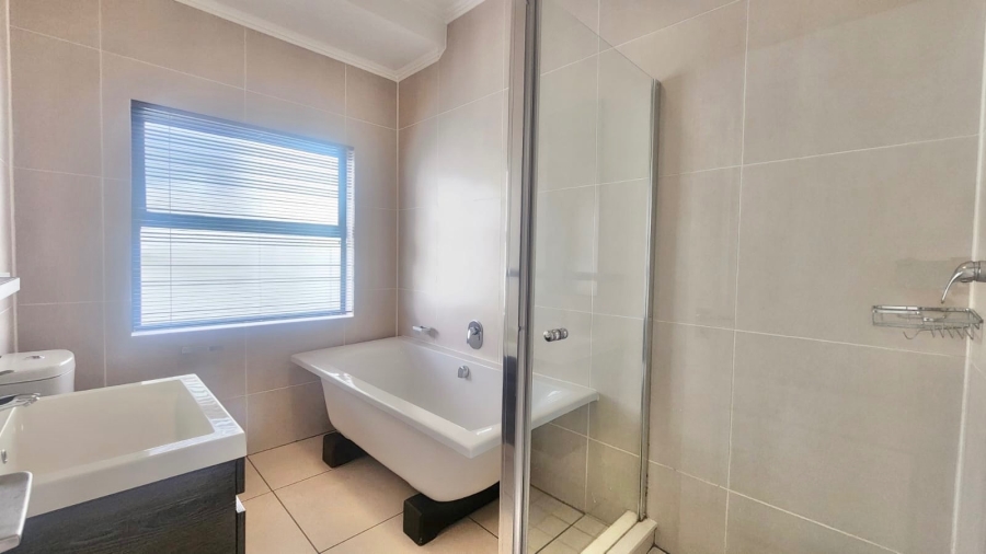 To Let 1 Bedroom Property for Rent in Helderfontein Estate Gauteng